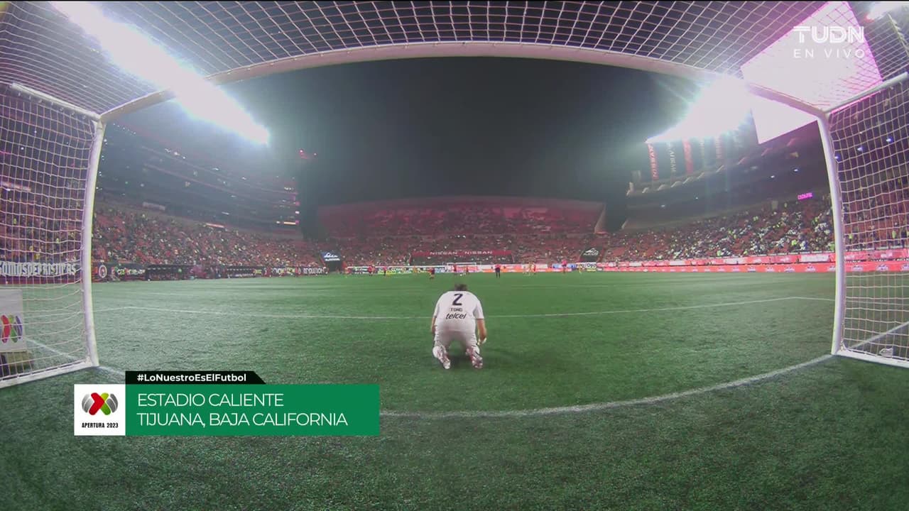 Arranca el partido y la pelota está en juego.