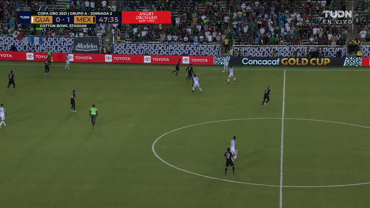 ¡TIRO ATAJADO! disparo por Orbelín Pineda.