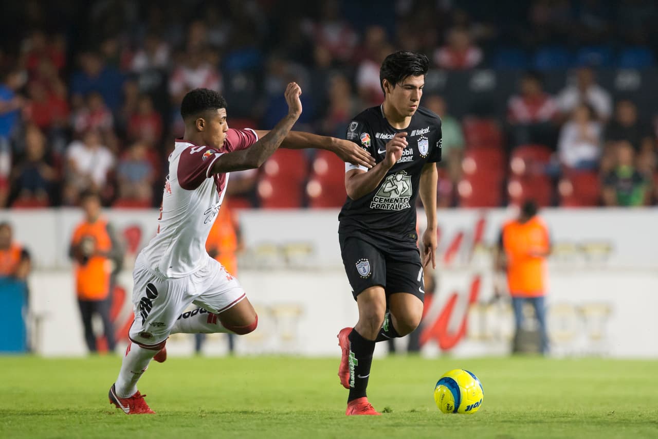 Pachuca mostró su jerarquía y defendió por medio del ataque, de paso con otros cambios como la entrada de Robert Herrera y Christian Giménez para darle control al balón.
