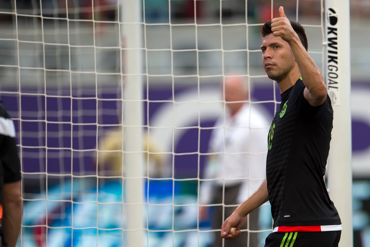 Oribe Peralta se perfila para ser quizás el atacante titular de la selección, su estilo lleno de garra, jugador de pelea y funciones de pivote lo colocan como un elemento que encaja bien en el estilo de Ferretti.