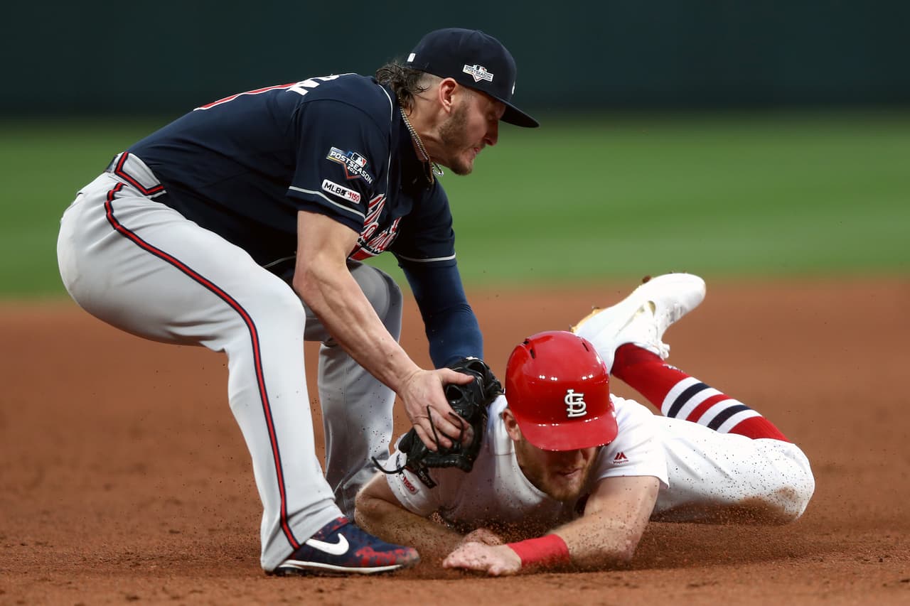 Los Braves vienen de atrás en la novena para remontar a los Cardinals 3-1.