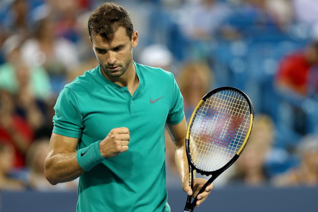 El campeón vigente y quinto sembrado, el búlgaro Grigor Dimitrov despachó al alemán Mischa Zverev por 7-6 y 7-5 para dar un paso más en aras de defender su corona.