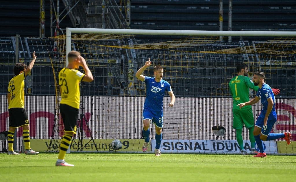 Al 30’ de juego, Robert Skov asistió a Kramaric para que éste colocara el balón junto al palo izquierdo del arco de Bürki.