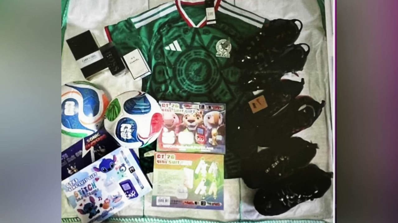 CBP incauta más de $6 millones en mercancía falsa del Mundial de Fútbol en puerto de Houston