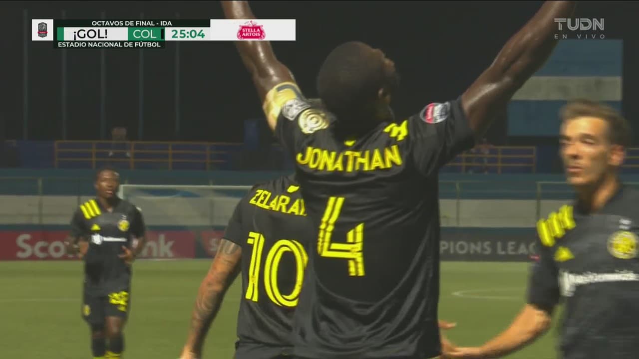 ¡Aparece el capitán! Mensah en tiro de esquina marca el 0-2 de Columbus Crew