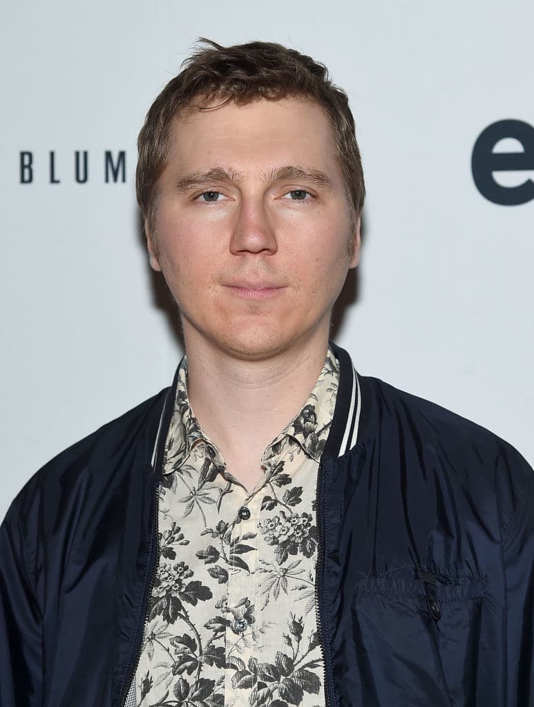 Paul Dano como The Riddler y John Turturro como Carmine Falcone.