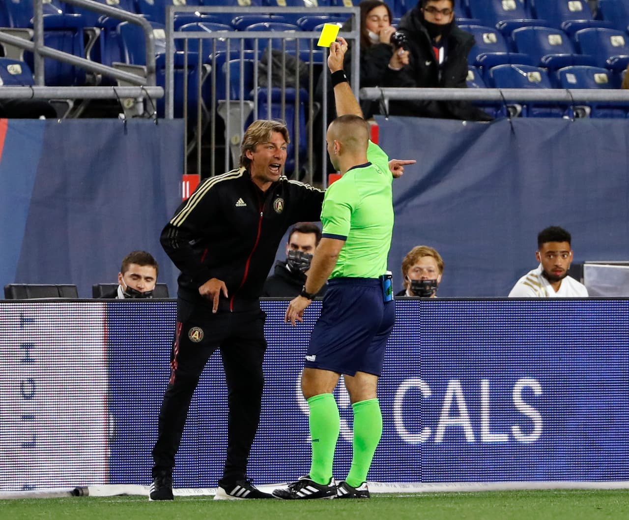 Gabriel Heinze -entrenador de 'las Cinco Bandas' fue amonestado por el árbitro Chris Penso.
<br>