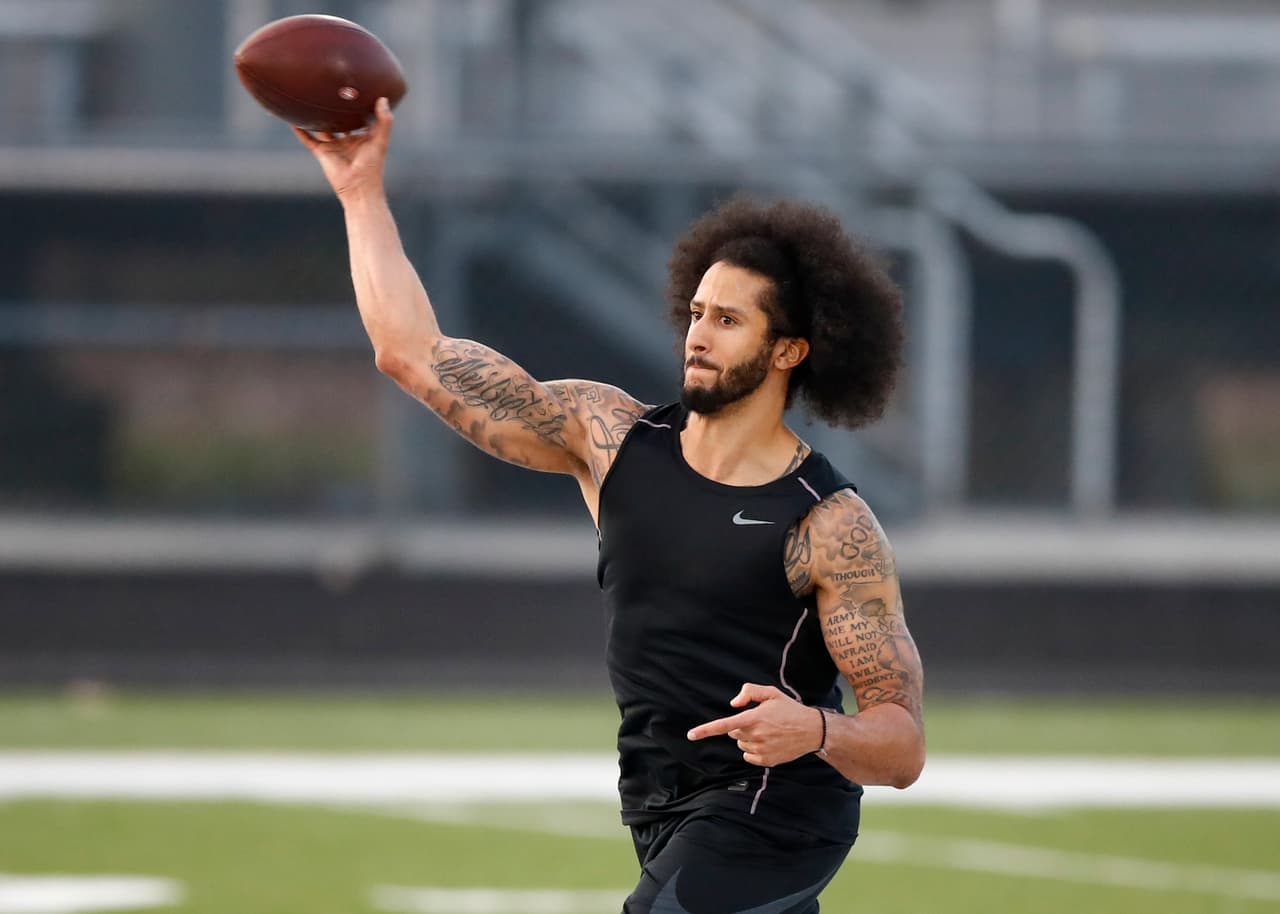 Colin Kaepernick se caracteerizó durante su paso por la NFL por tener un brazo preciso y potente, sus pases largos solían ser completados y era un deleite verlo en el campo.