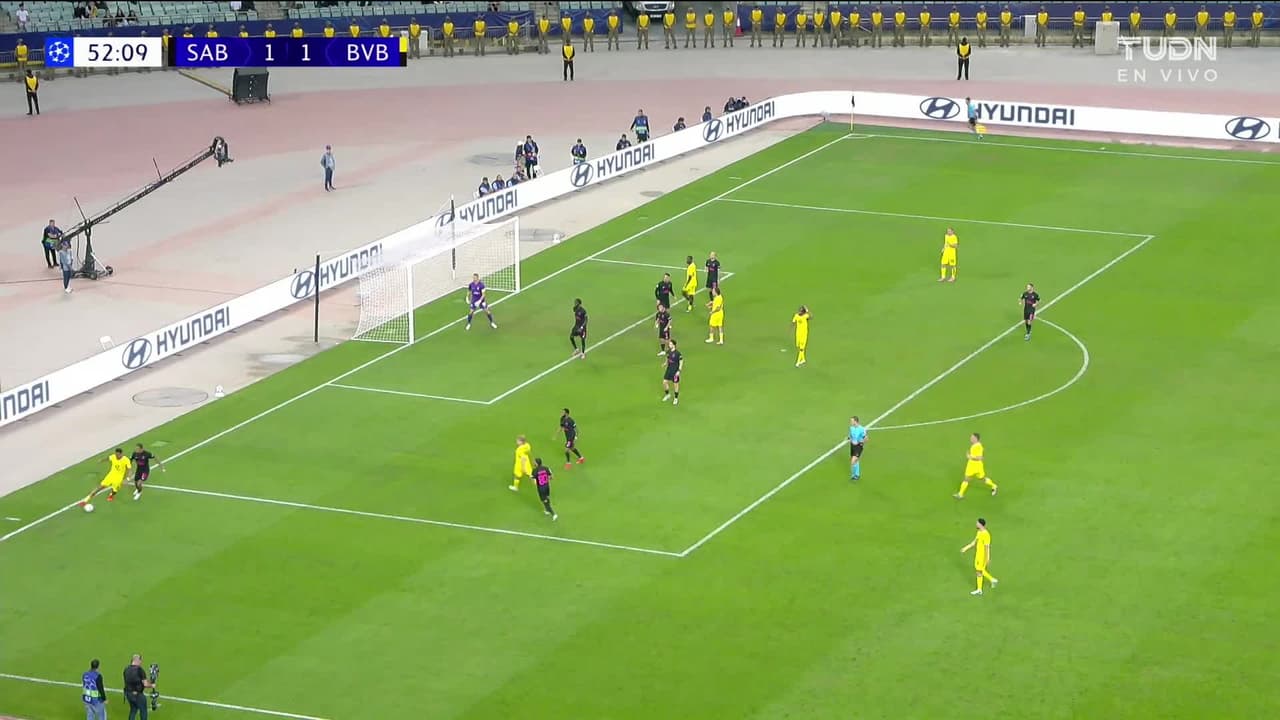 ¡GOL!  anota para Borussia Dortmund. Serhou Guirassy