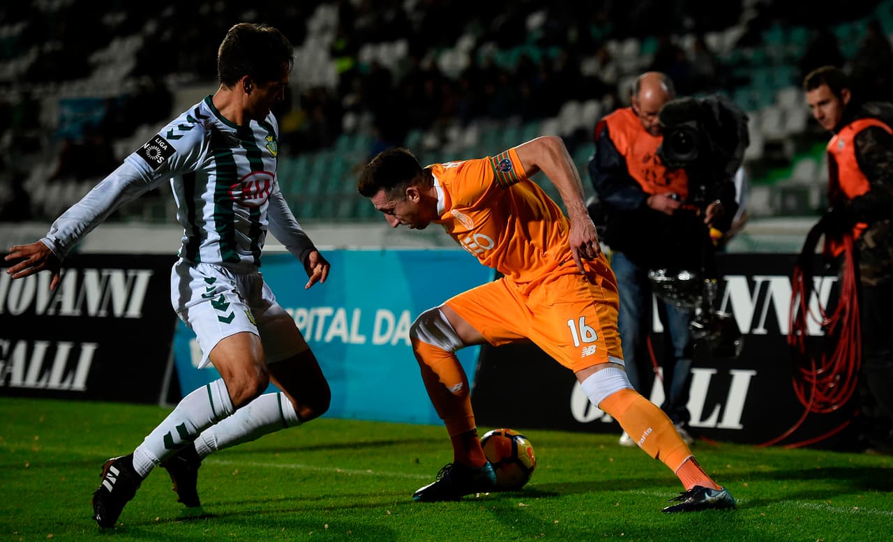 Vitoria Setubal 0-[5] Porto: Héctor Herrera y Diego Reyes fueron titulares con el Dragón en este triunfo, mientras que Jesús 'Tecatito' Corona entró para el segundo tiempo. El Porto es líder de la Liga NOS con 36 puntos.