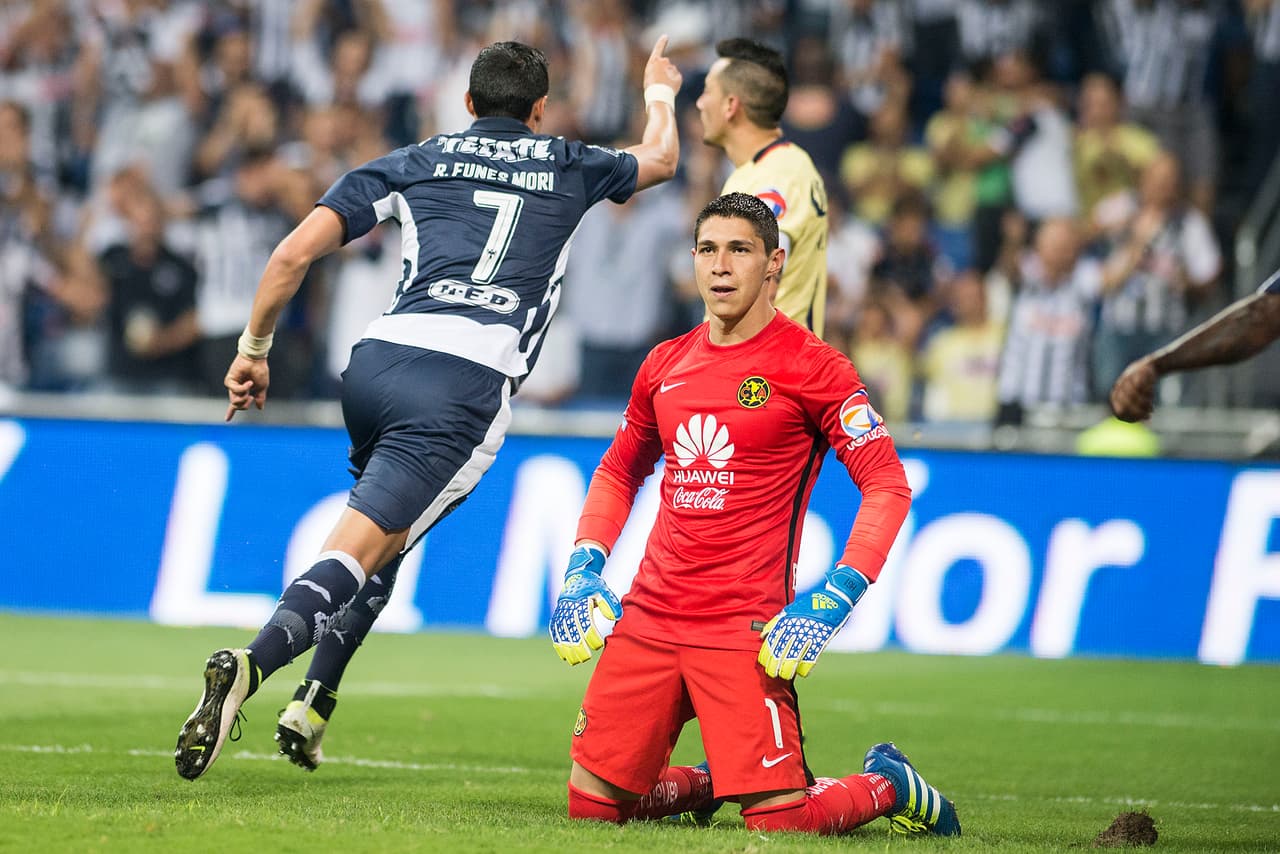 La primera fue en el 21 de mayo de 2016 en la semifinal de la Liga MX en los que cayó en el global por 4-3 a manos de Monterrey.