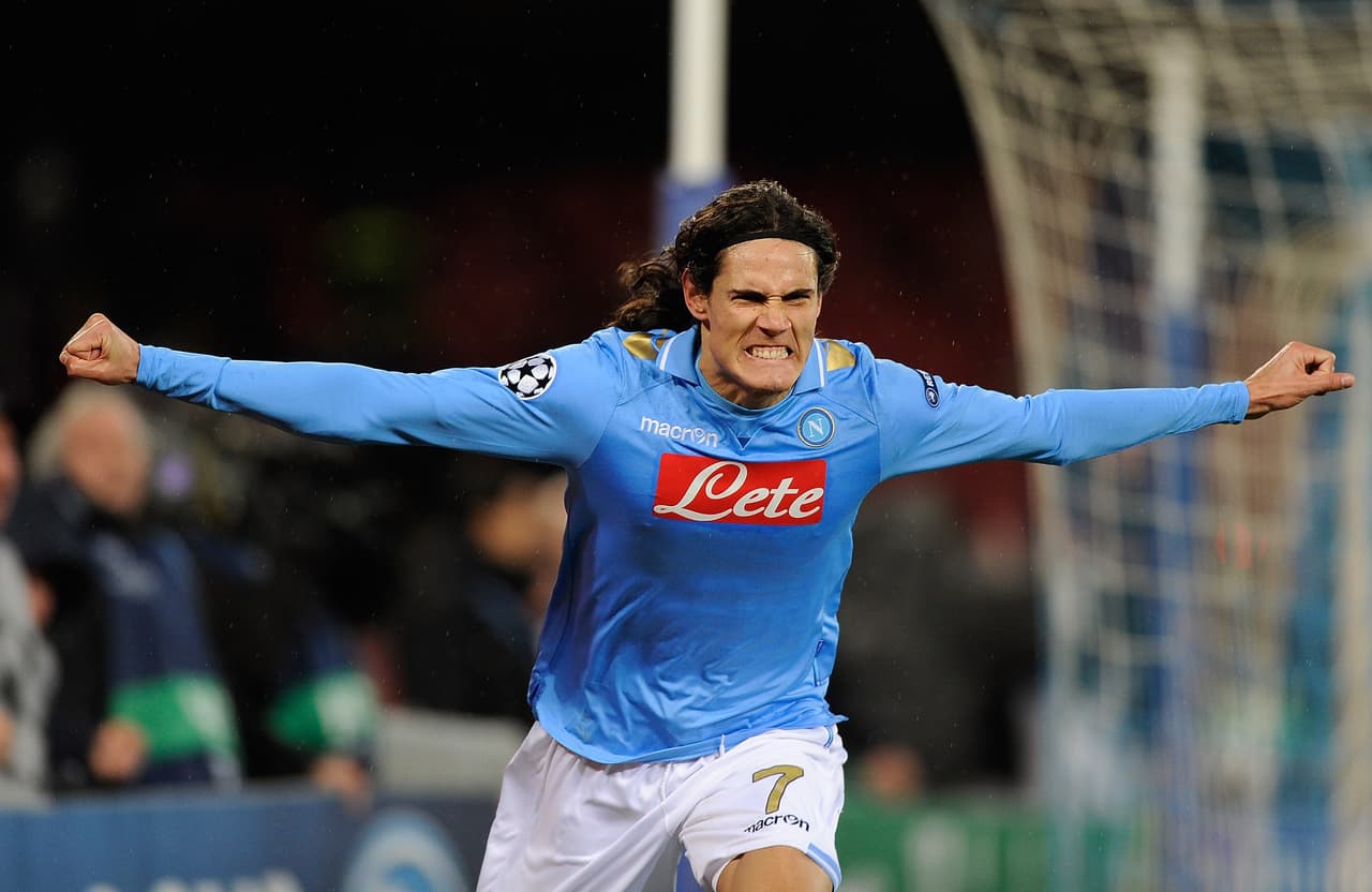 NAPLES, ITALY - FEBRUARY 21: Edinson Cavani of SSC Napoli celebrates after scoring the second goal during the UEFA Champions League round of 16 first leg match between SSC Napoli and Chelsea FC at Stadio San Paolo on February 21, 2012 in Naples, Italy. (Photo by Paolo Bruno/Getty Images)