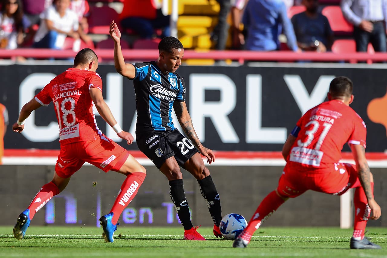 La escuadra visitante mostró una cara ofensiva interesante con orden pero buscando el arco rival y el equipo local tardó en adaptarse al ritmo del partido y gran parte del juego se desarrollaba en su propio campo.
