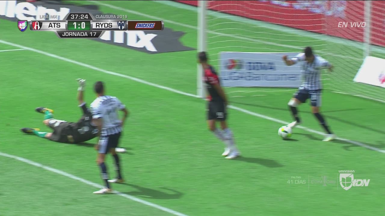 Edson Gutiérrez salvó en la línea el 2-0 del Atlas