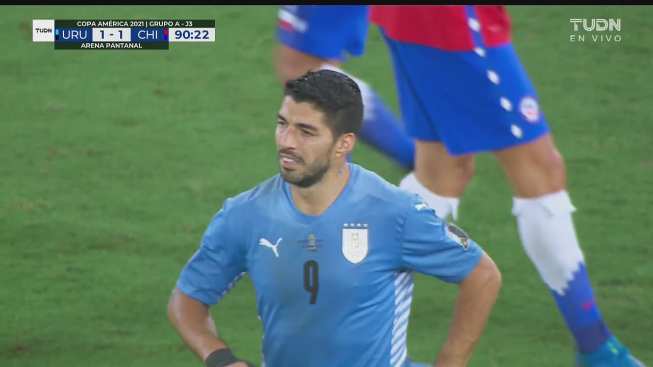 ¡‘El Pistolero’ lo intenta de lejos! Suárez quiere ponerla en el rincón