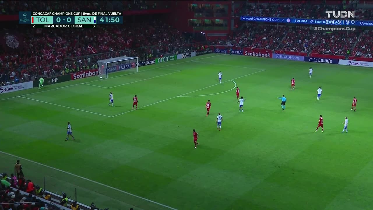 ¡GOL!  anota para Toluca. Jesús Angulo