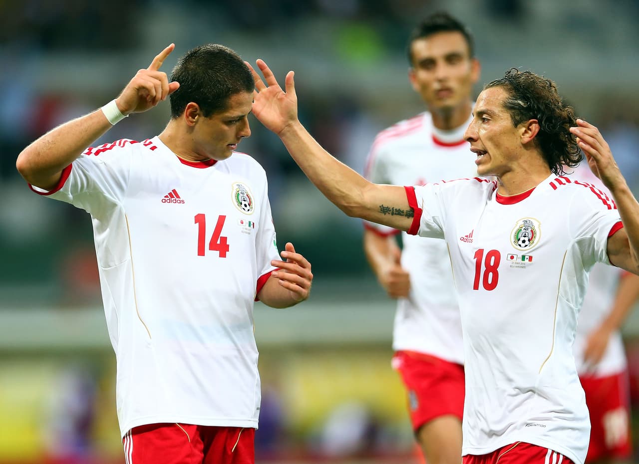 El derbi sevillano tendrá un toque mexicano, pues si nos remontamos a los clubes mexicanos a los que pertenecieron Javier Hernández (Chivas) y Andrés Guardado (Atlas), se jugaría un pequeño ‘clásico tapatío’.