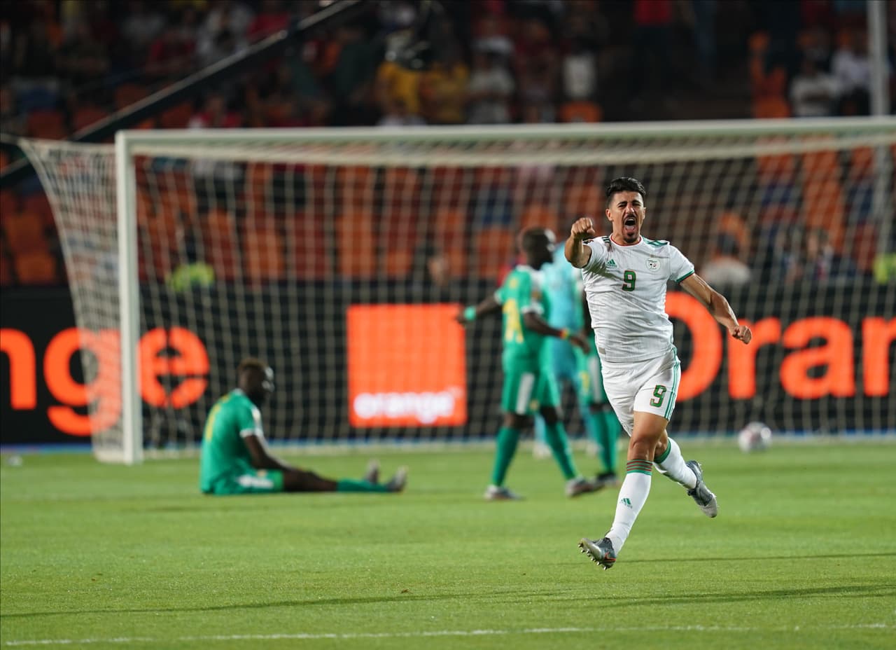 Argelia venció a Senegal 1-0 gracias a un gol a los dos minutos de
<b>Baghdad Bounedjah.</b>