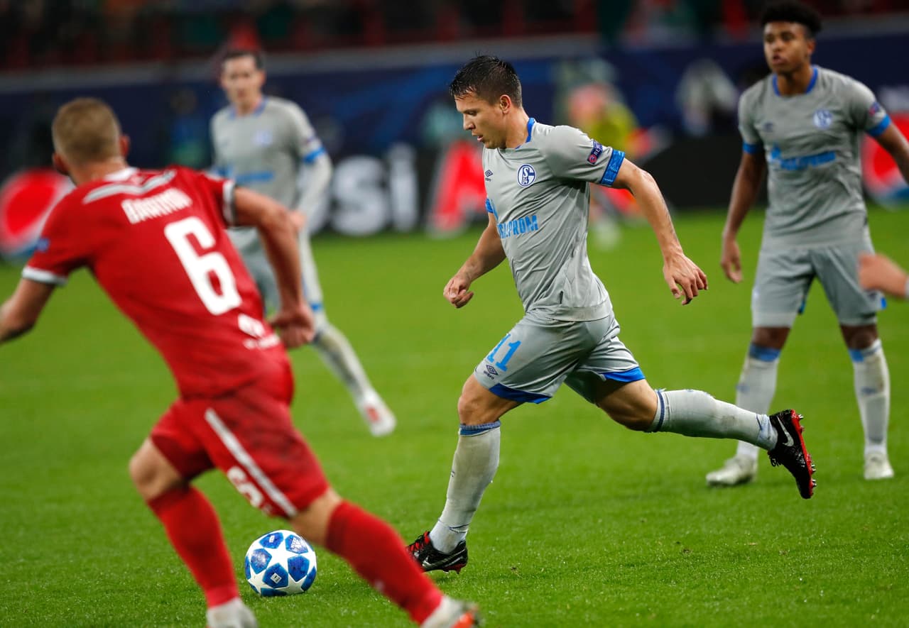 Poco a poco los de Gelsenkirchen se acercaban al arco de los rusos. Los desbordes de Yevhen Konoplyanka y sus centros comenzaban a ser protagonistas.