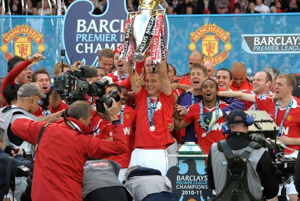 Todo el plantel cantaba y brincaba ante la mirada de los medios de comunicación.