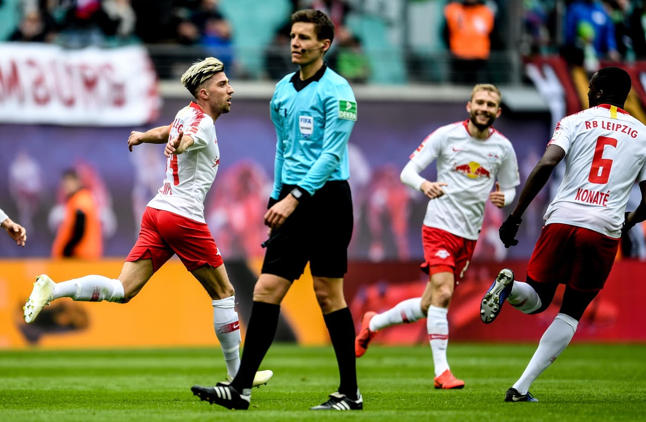 El joven de 28 años se hizo el espacio al borde del área y con su pierna izquierda mandó el balón al palo más lejano del portero de los Lobos.