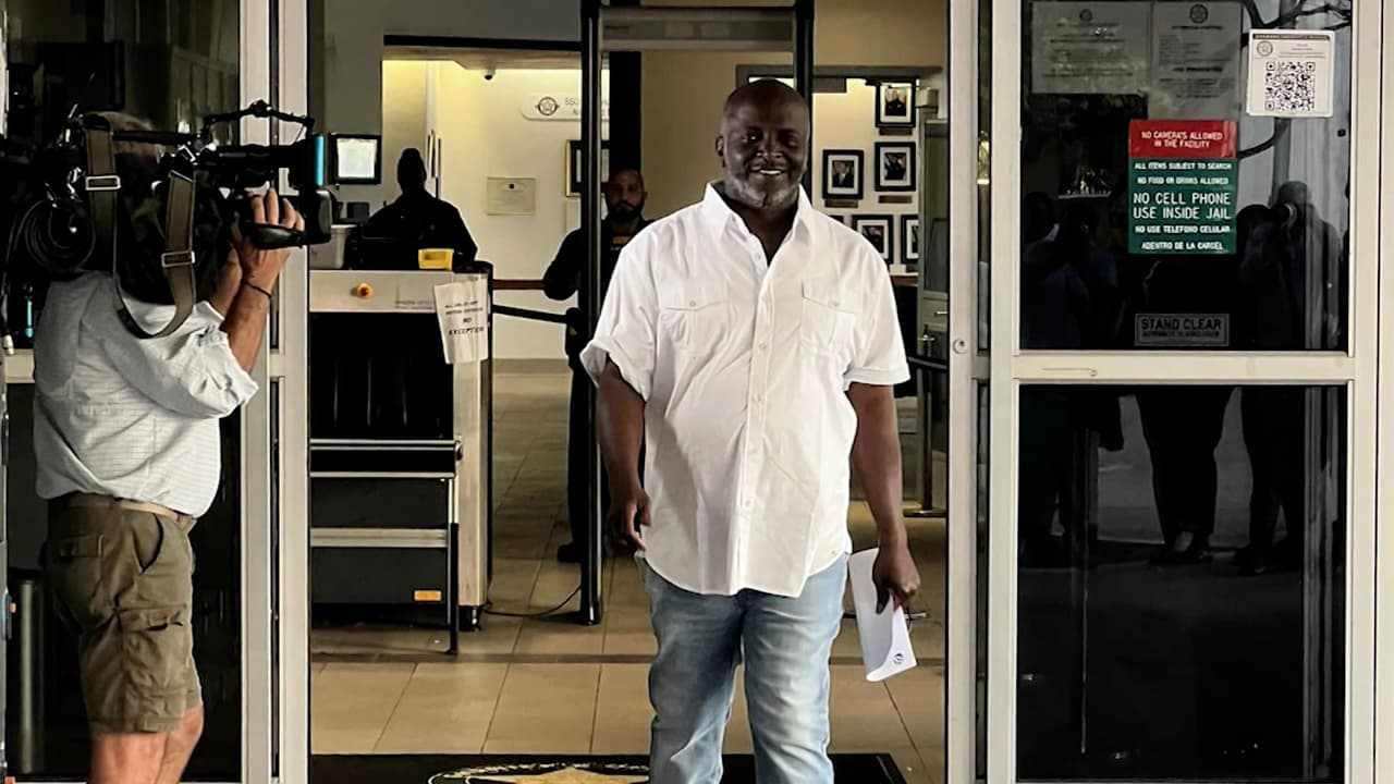 Es liberado un hombre inocente tras pasar casi 35 años en una cárcel de Florida