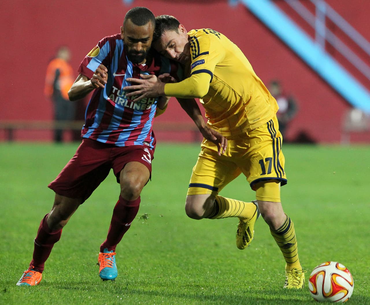 Con 33 años y tras cuatro años con Trabzonspor de Turquía, el defensa tendrá que definir su futuro profesional luego de 17 años de carrera.