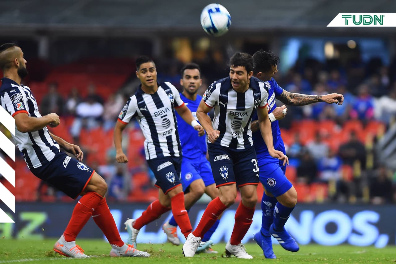 ¿Y Cruz Azul? Pasan jugadores de largo por zona mixta sin hablar