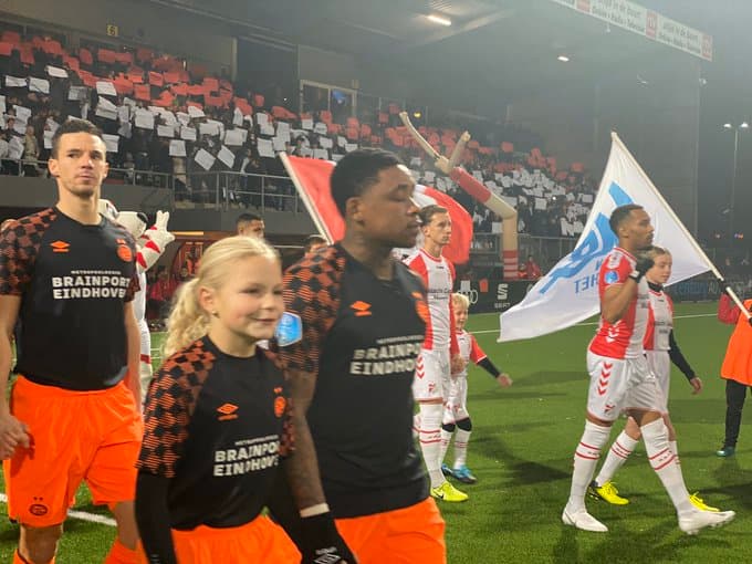 El PSV empata 1-1 en su visita al Emmen, los goles fueron de Schwaab y Kolar para los locales; Érick Gutiérrez se quedó en la banca.