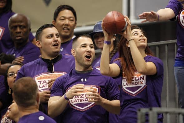 La Conferencia Nacional se impuso a la Conferencia Americana en el Tazón Latino IX y Hristo Stoichkov, para sorpresa de todos, fue reconocido como el MVP del juego, disfruta aquí de las mejores imágenes (Foto: Mario Castillo).