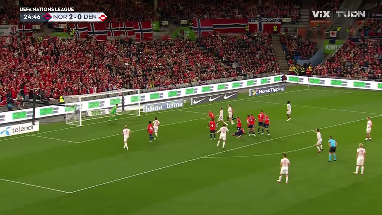 ¡Gol de Dinamarca! Mikkel Damsgaard anota golazo en tiro libre