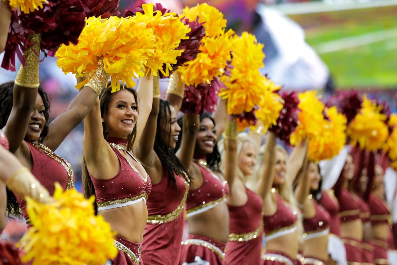 Las animadoras de los equipos de la NFL le dieron ese ingrediente extra al espectáculo y la fiesta del fútbol americano estadounidense, incluso, sin temer al clima en algunos casos.