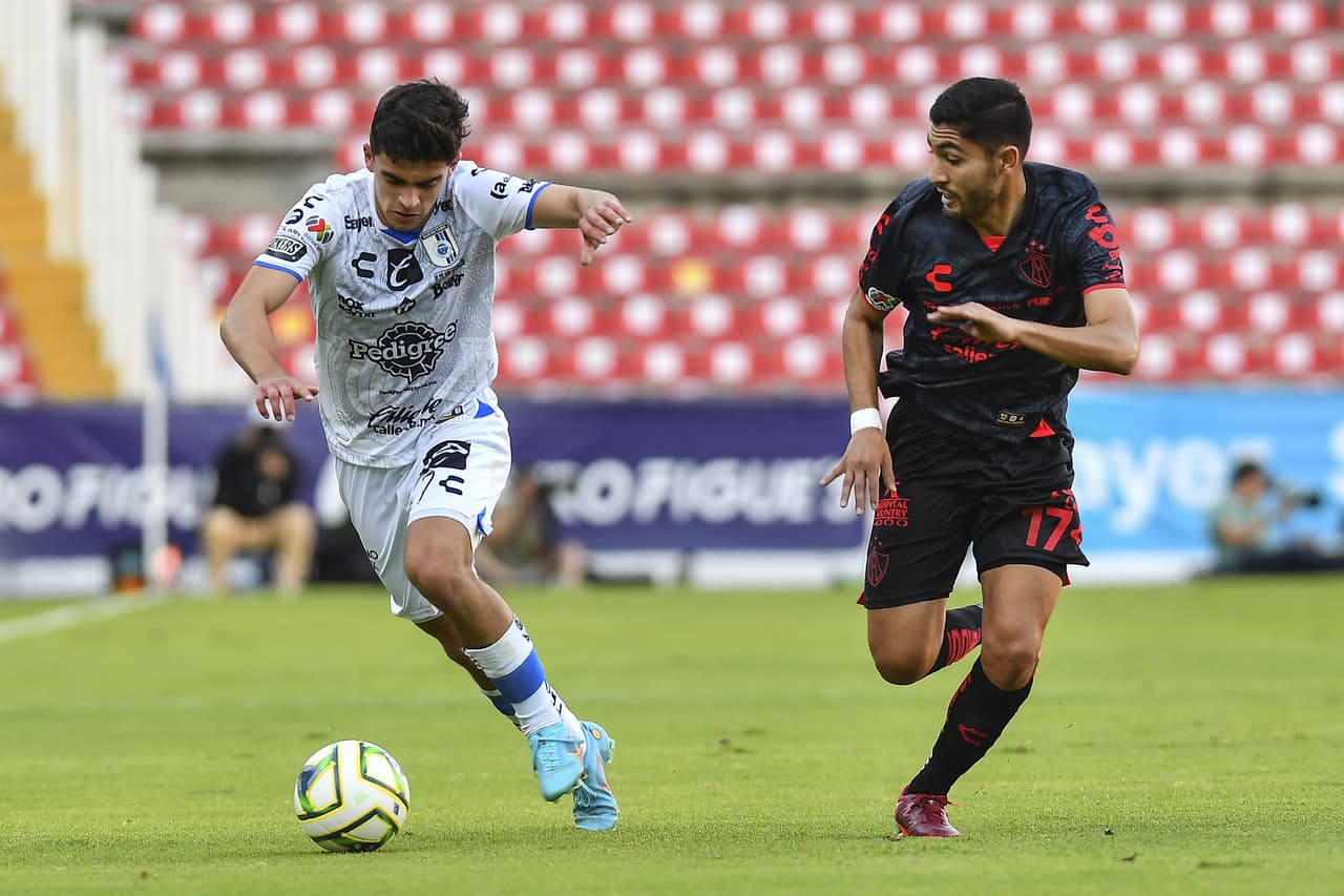 En el último suspiro del partido los Gallos Blancos rescataron el empate ante el Atlas.