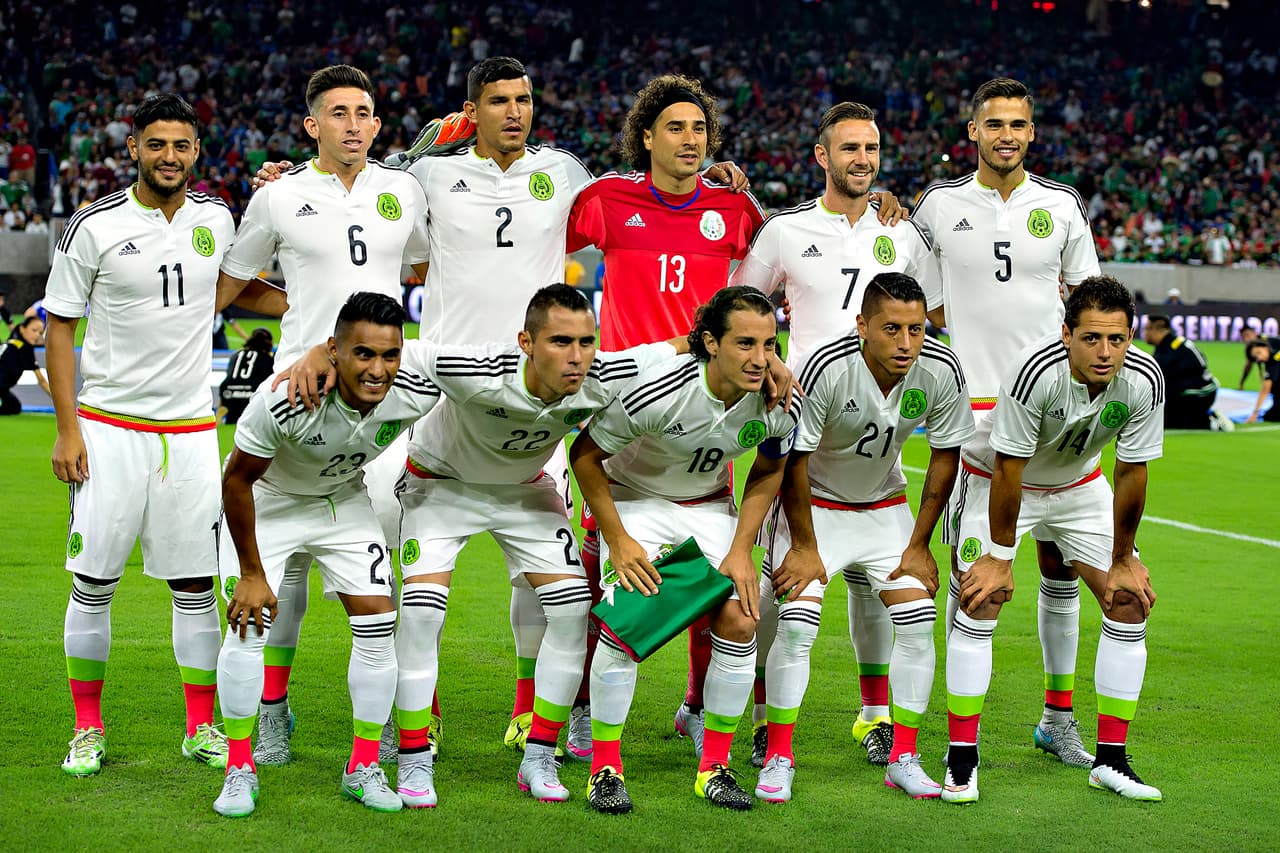 EN 2015, la playera del TRI es color blanca con líneas negras y el escudo de la playera es verde fluorescente, y en la parte de abajo se utiliza un rojo y verde fluorescente que resaltan con ayuda del blanco.