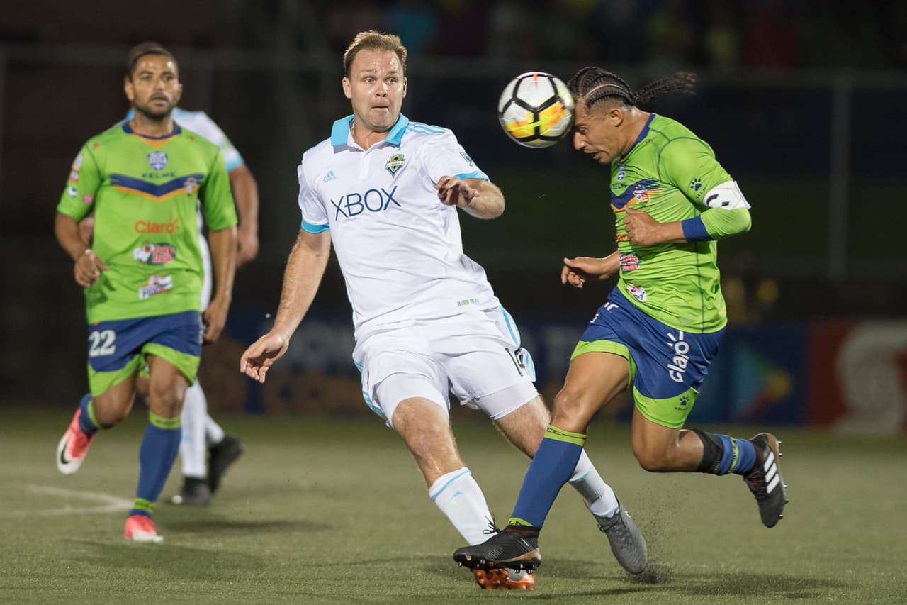 La inyección anímica para los salvadoreños tras el empate fue un impulso adicional que se notó en la cancha.