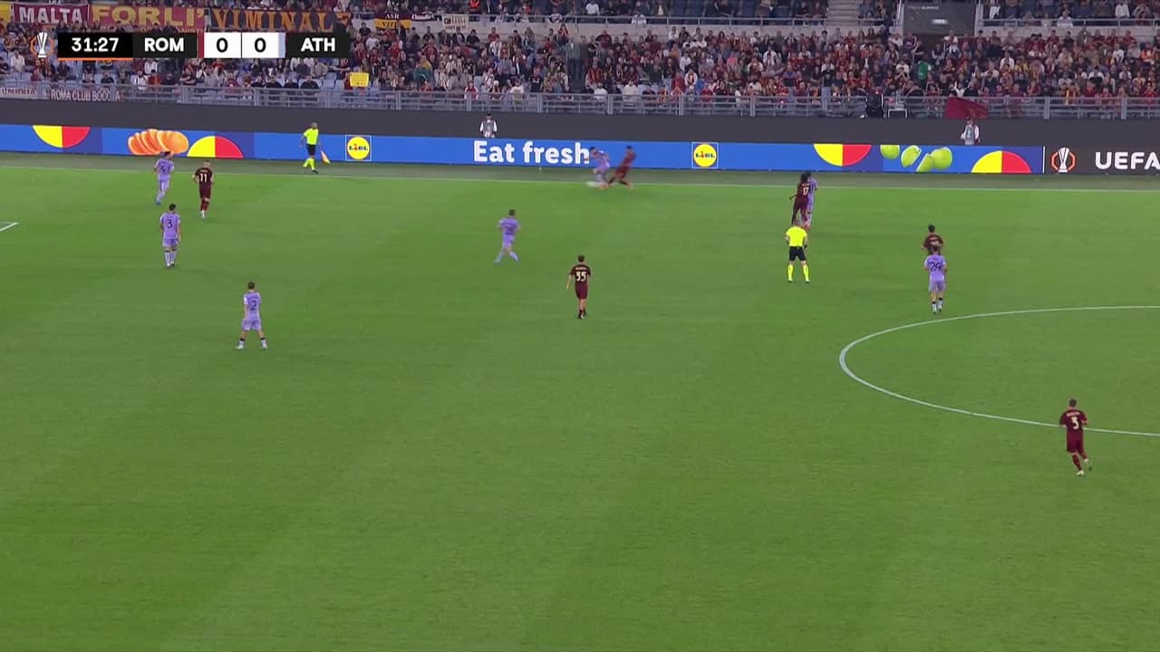 ¡GOL!  anota para AS Roma. Artem Dovbyk