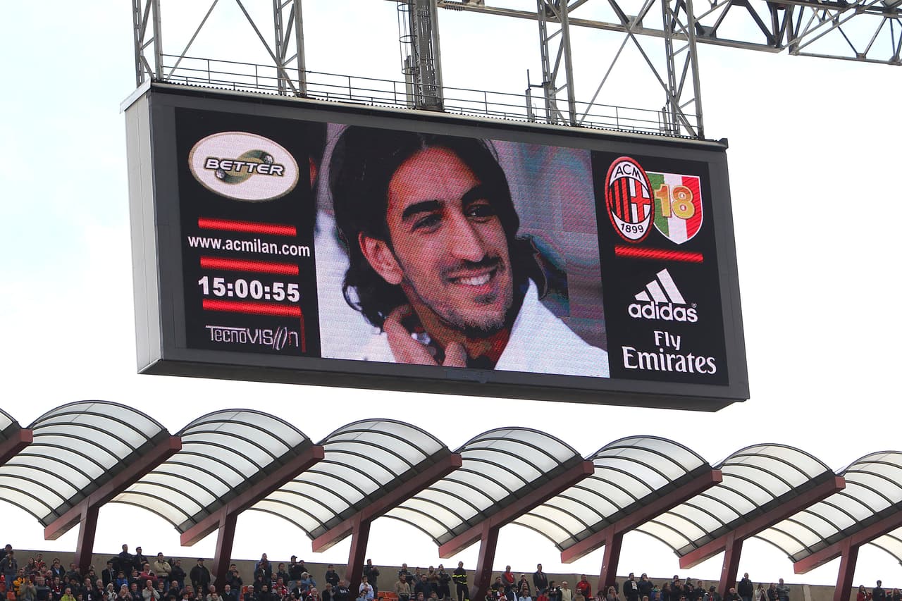 El italiano Piermario Morosini falleció a sus 25 años de un mal cardíaco en pleno partido contra Pescara con su equipo Livorno.