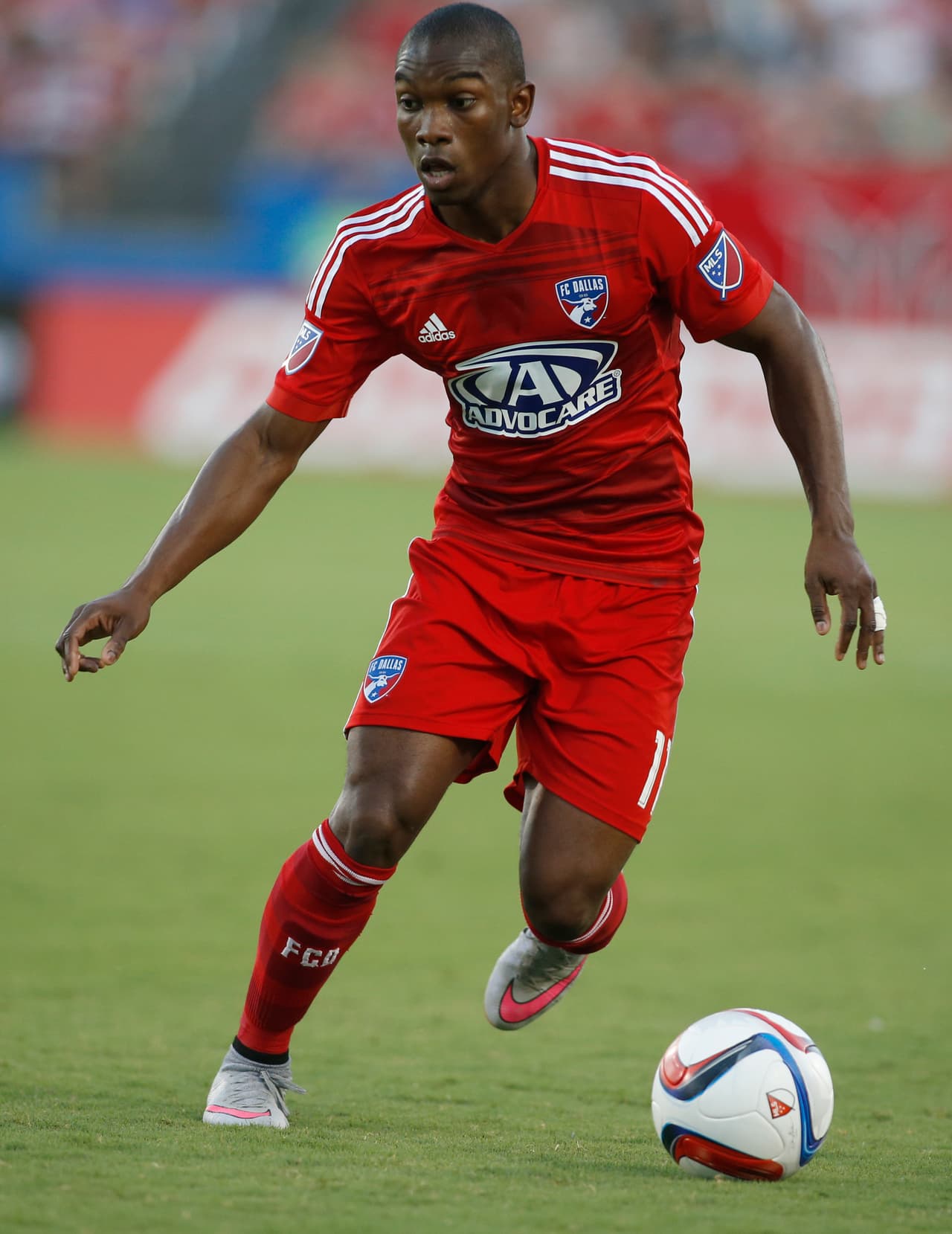 El colombiano Fabián Castillo fue fundamental en la victoria 2-1 de Dallas sobre DC United, que los ubicó de líderes del Oeste.