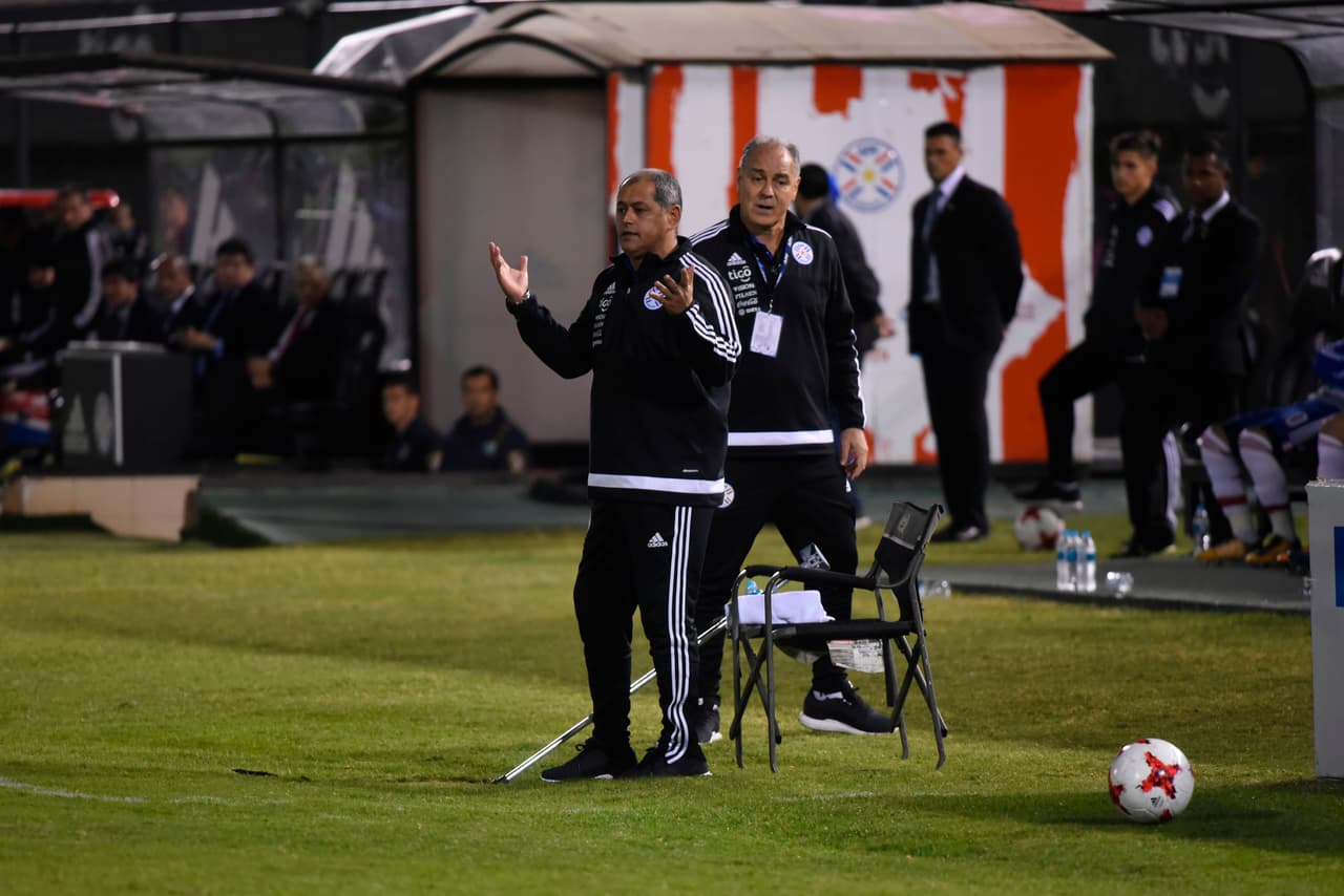 Francisco Chiqui Arce llegó como interino a Paraguay y ha sacado victorias importantes ante Chile y Argentina.