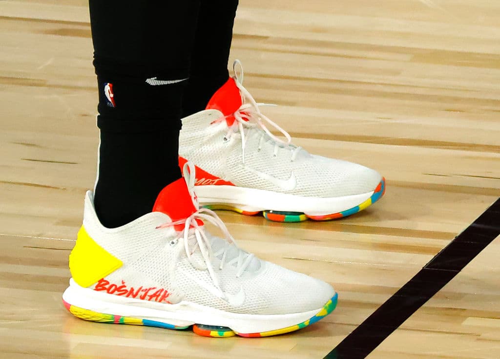 Los jugadores lucen distintas marcas y diseños de calzado en este regreso de la NBA dentro de la burbuja en Orlando.