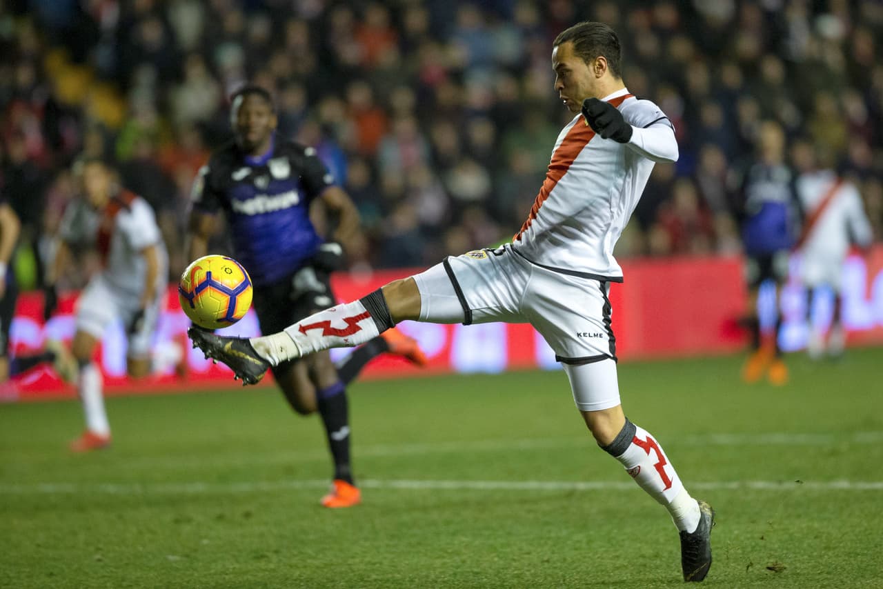 El Rayo empujó y buscó sacarle provecho a su ventaja numérica en el campo y lo hicieron, aunque no fue rápido ni sencillo. A los 83 minutos con este toque suave Álvaro García puso el 1-1.