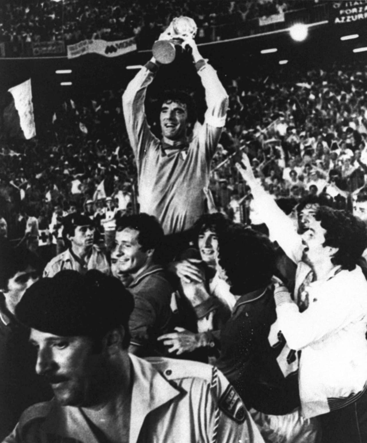 Esa gloria tuvo en lo más alto a un Dino Zoff que era un capitán, un líder y un ejemplo no solo para Italia sino para el mundo.