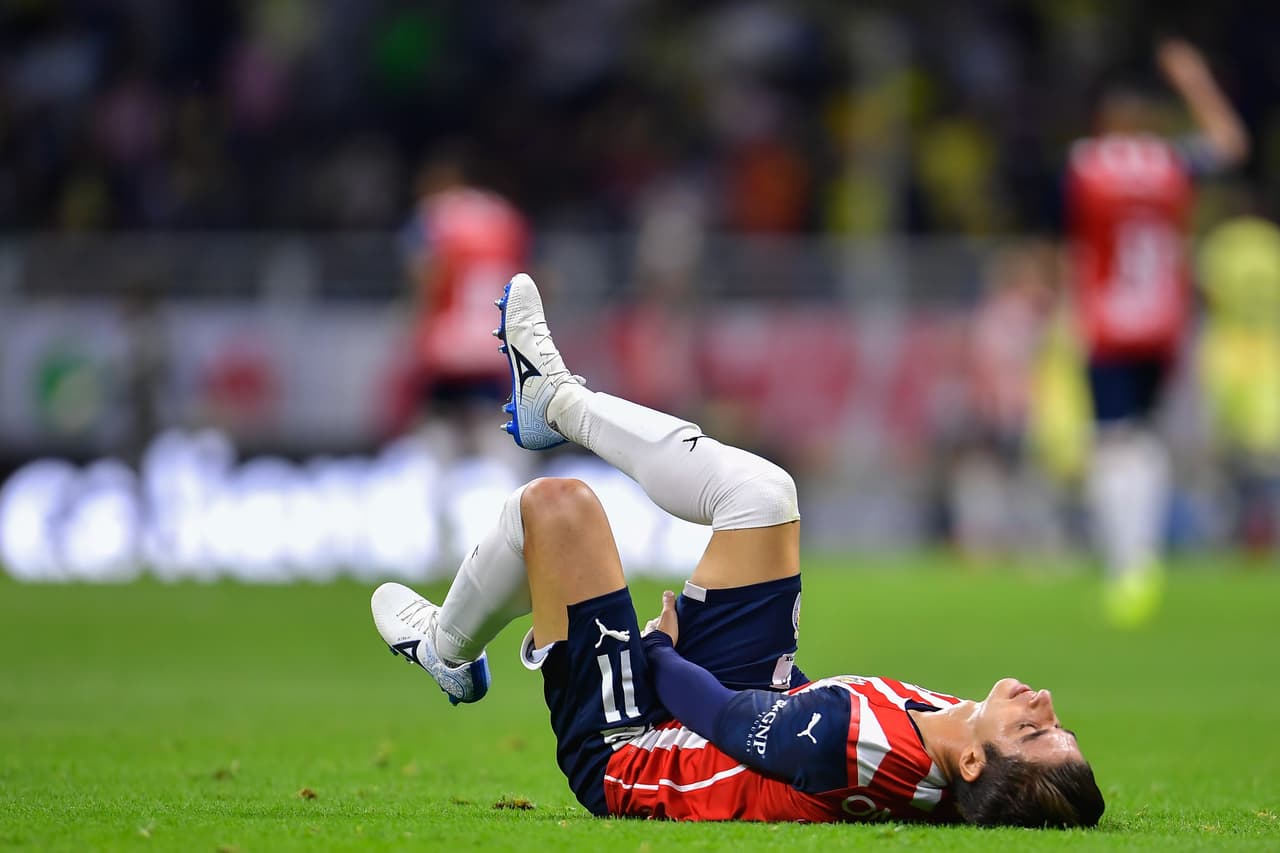 Conejito out! Brizuela será baja un mes en Chivas por lesión