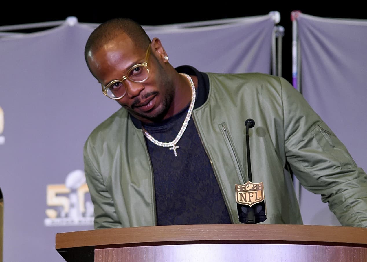 Von Miller y los Broncos se están tratando de poner de acuerdo