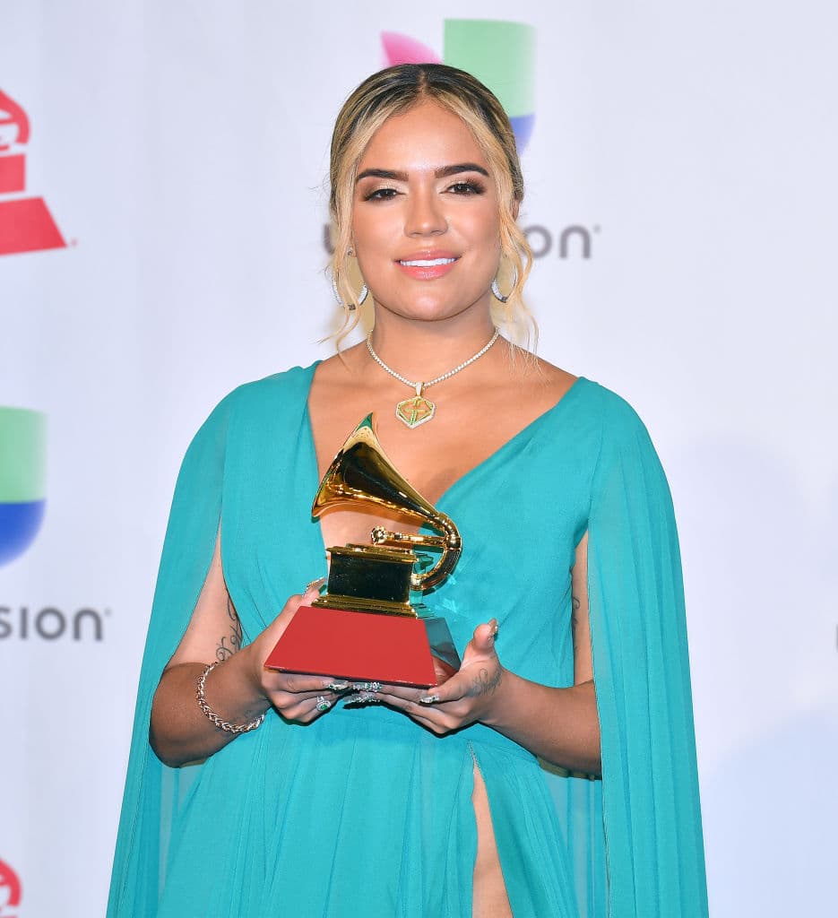 Este nuevo álbum tiene colaboraciones con Nicky Jam, Ivy Queen y Camilo.