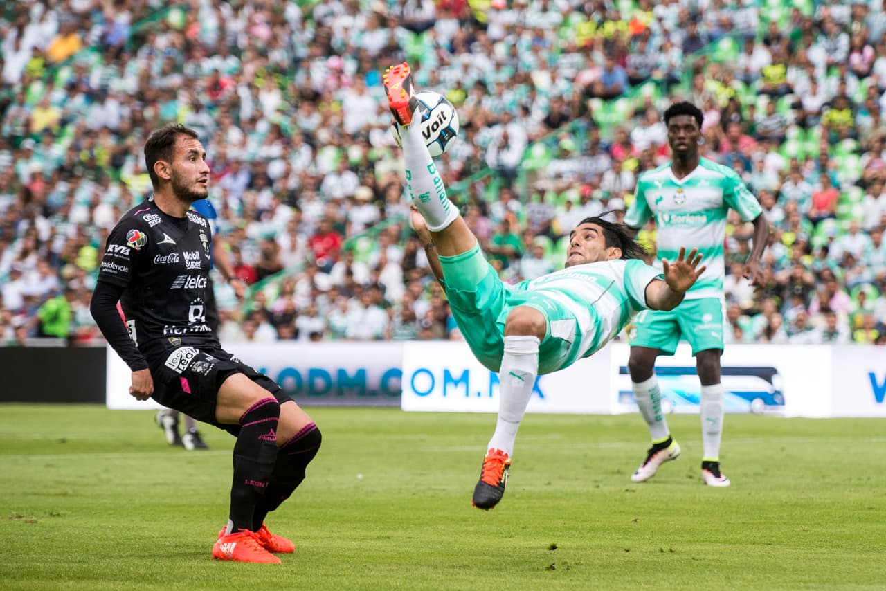 Santos, por cuestión de programación, fue el último conjunto en ganar en la campaña. Derrotó al León sobre el tiempo y dejó el fondo de la tabla.