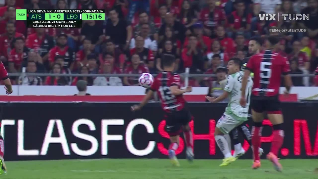 ¡Polémica mano dentro del área! Todo León pide penal pero no lo dan