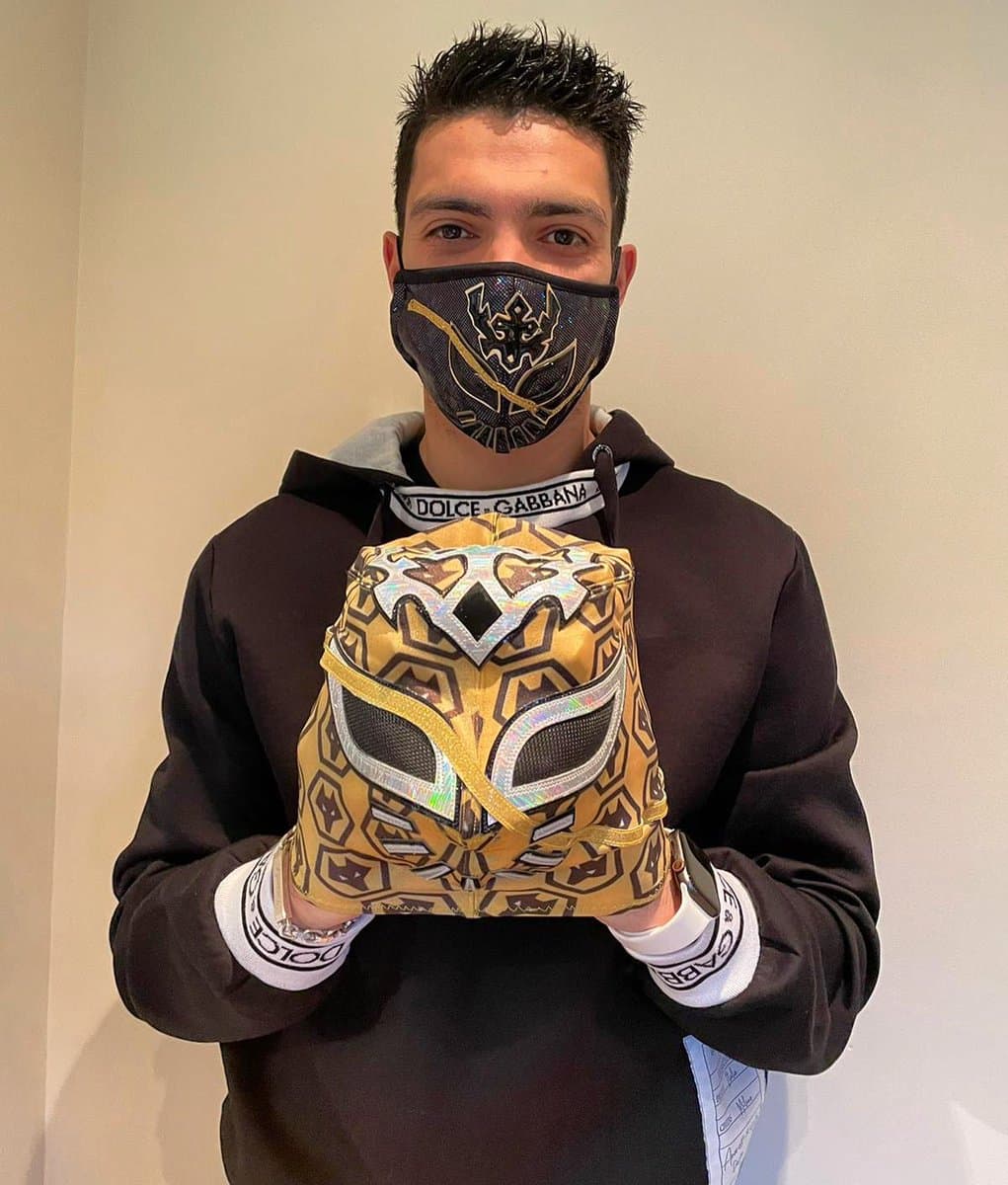 Raúl Jiménez recibe regalo para festejar goles con Wolves