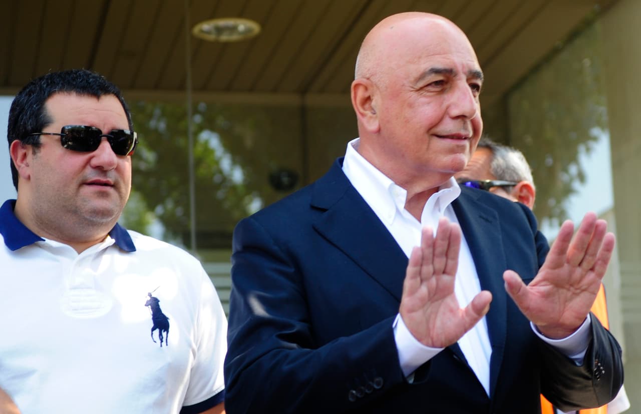 Su primera gran transferencia fue la del holandés Dennis Bergkamp a Inter de Milán y desde ahí es un agente respetado en el fútbol internacional. Los directivos creen en su gestión con talentos.