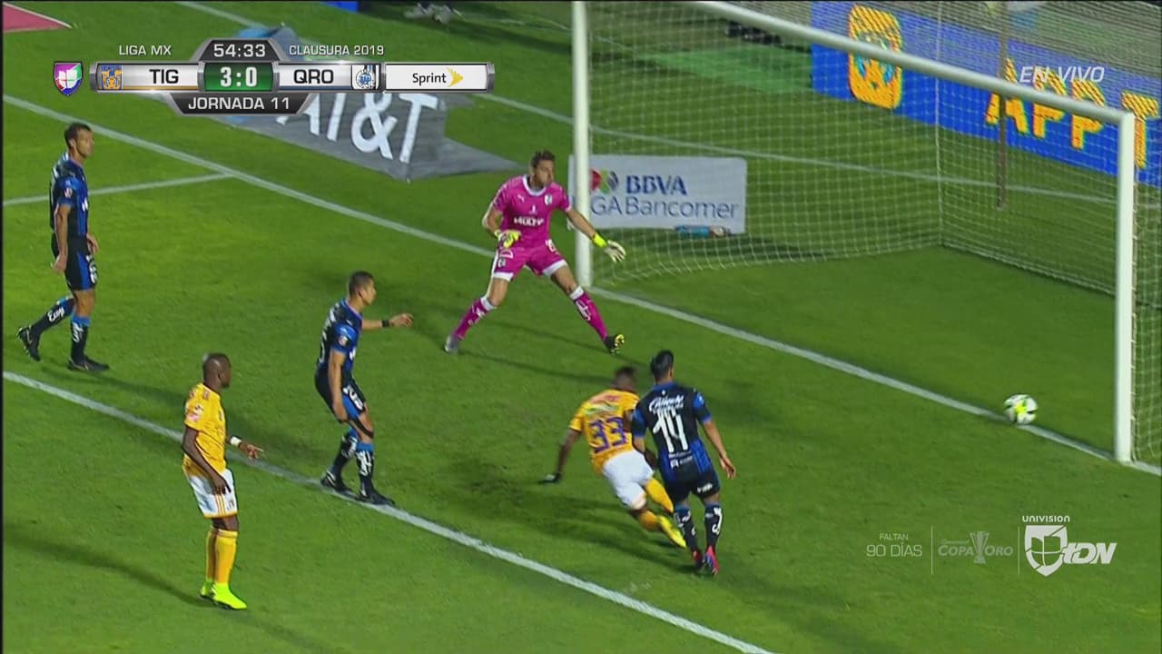 Doblete de Julián Quiñones y Tigres ya golea en el Volcán